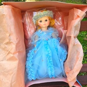 Vintage Madame Alexander Cinderella #1549  14" Doll. 1986. New.